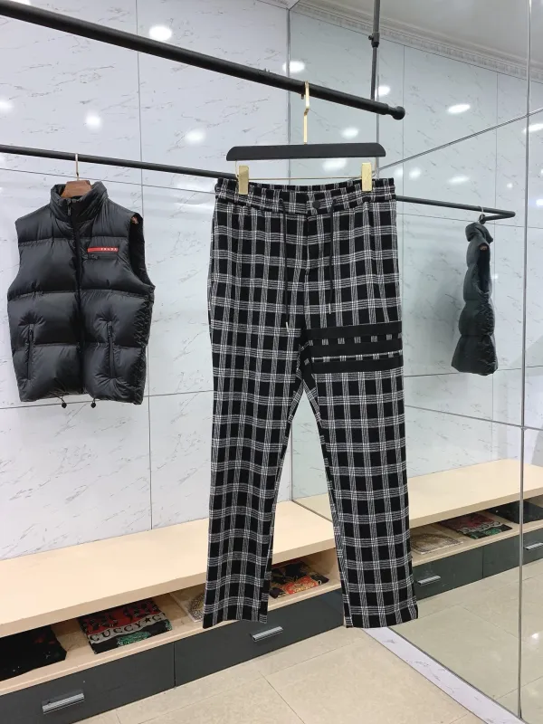 トム·ブラウンズボンコピー 2022新品注目度NO.1 Thom Browne メンズ カジュアルパンツ