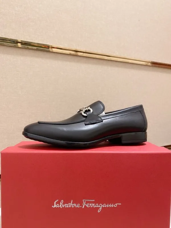 フェラガモ 靴コピー 2022新品注目度NO.1 Ferragamo メンズ 革靴